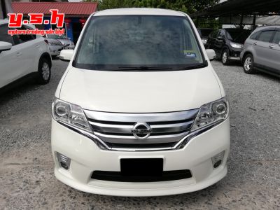 NISSAN SERENA 2.0 HIGHWAY STAR HYBRID 2013