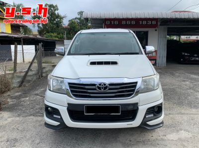 BODY • TOYOTA HILUX D/CAB 3.0G AUTO 2015