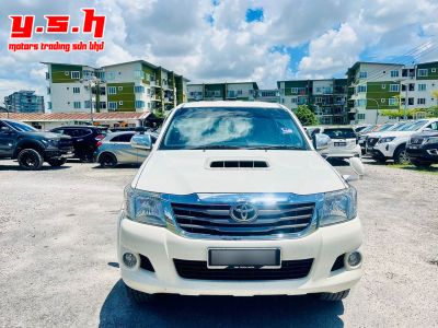 TOYOTA HILUX D/CAB 2.5 MANUAL 2013