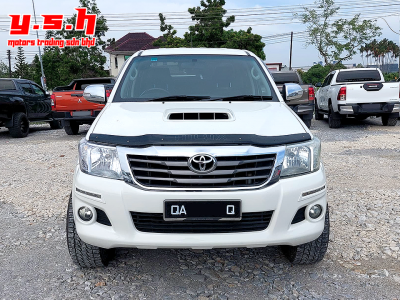 TOYOTA HILUX D/CAB 2.5 AUTO 2015