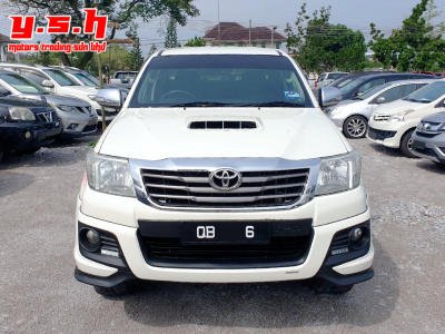 TOYOTA HILUX D/CAB 3.0 AT AUTO 2015