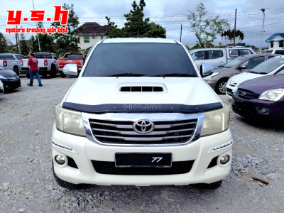 TOYOTA HILUX D/CAB 2.5 AUTO 2015